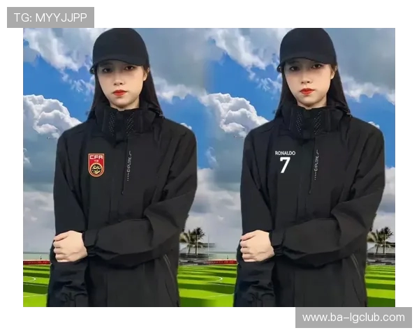 冲锋衣能否在足球场上穿着及其对运动表现与安全性的影响详解全面